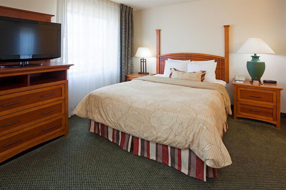 Staybridge Suites Madison - East By Ihg Esterno foto