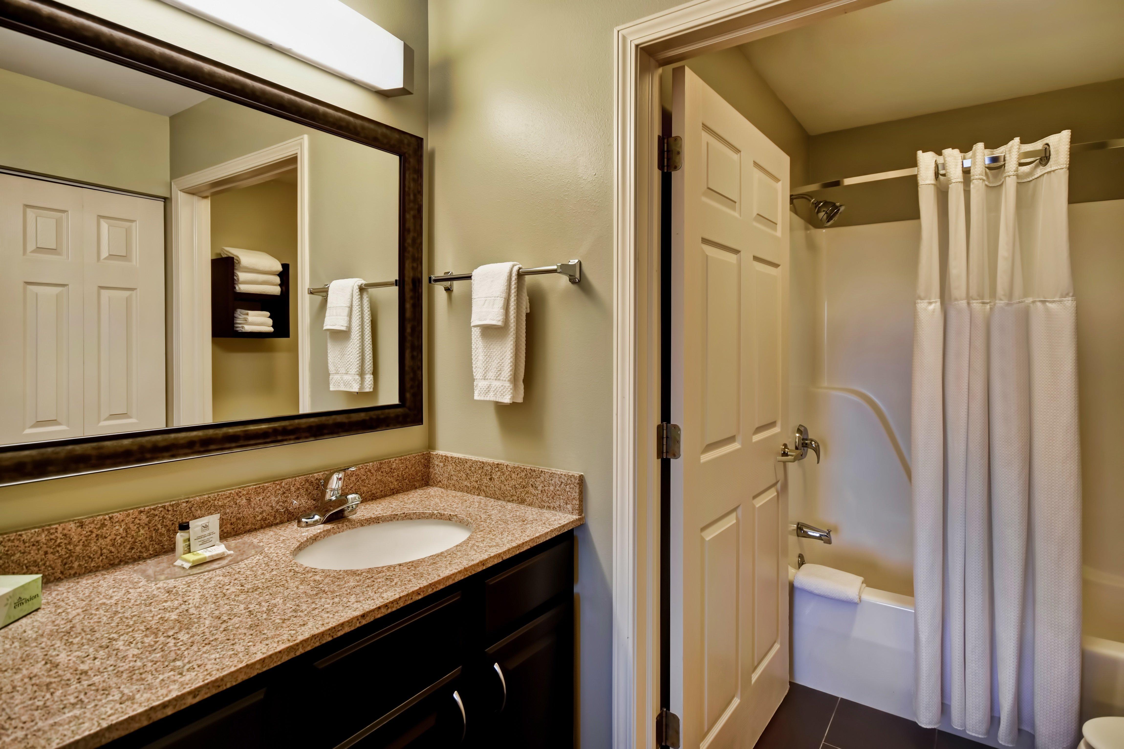 Staybridge Suites Madison - East By Ihg Esterno foto