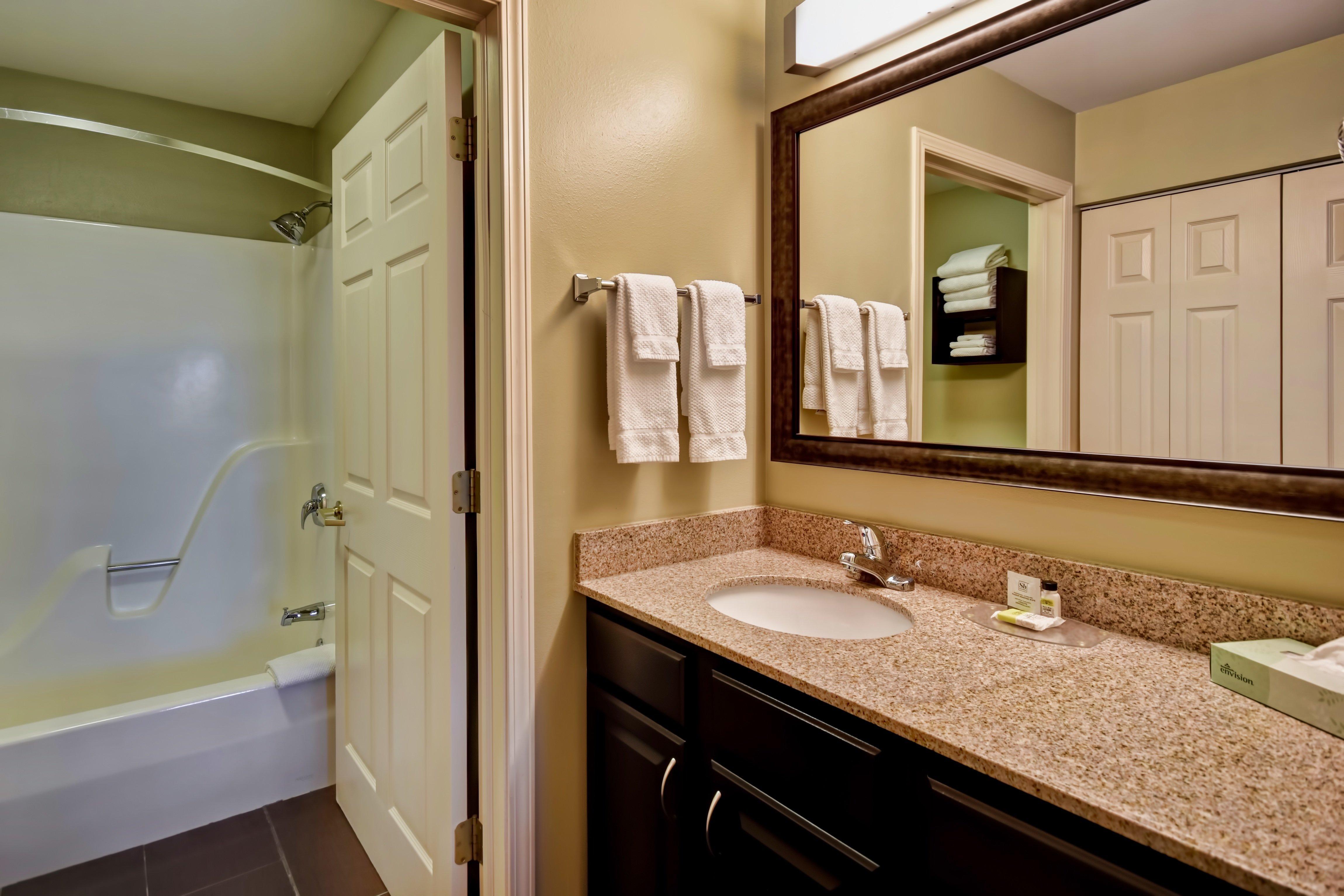 Staybridge Suites Madison - East By Ihg Esterno foto