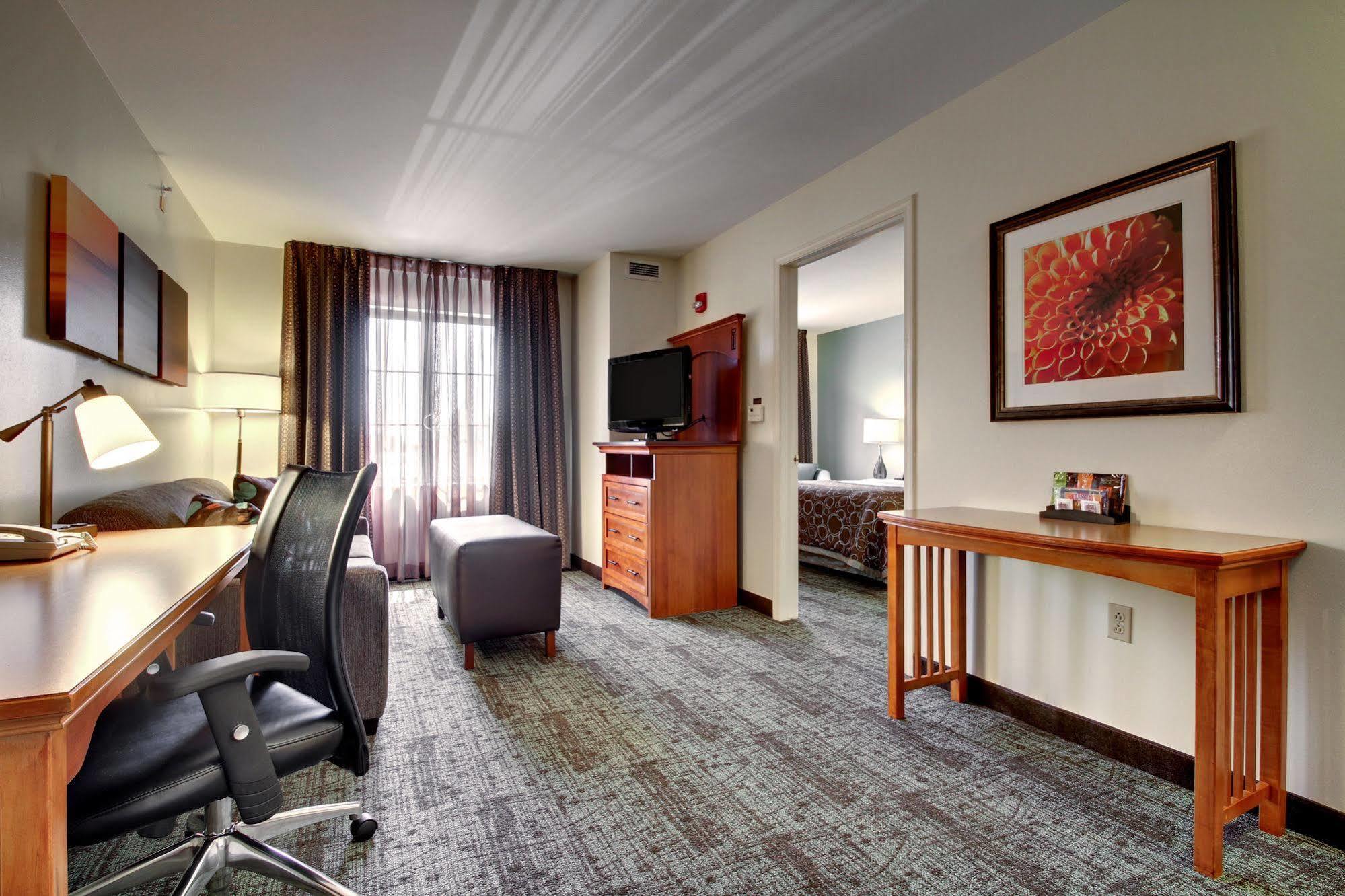 Staybridge Suites Madison - East By Ihg Esterno foto